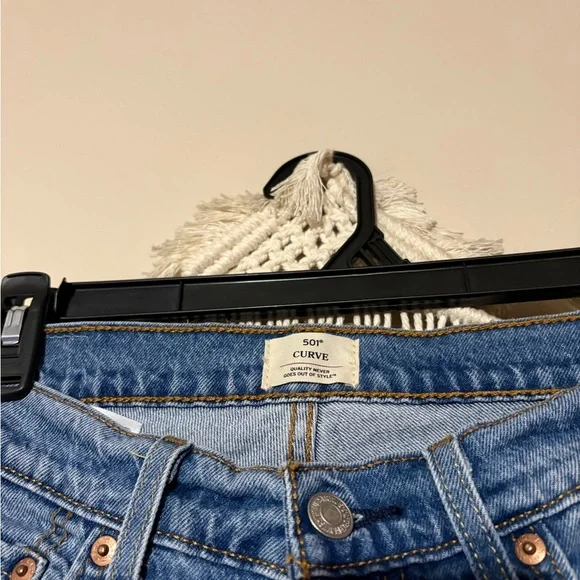 Levi’s 501 Curve Denim Jeans - Picture 4 of 5